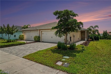 Welcome to this FULLY FURNISHED villa offering easy Florida - photo 1