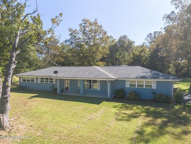 Down a private lane you will find this beautiful property - photo 1