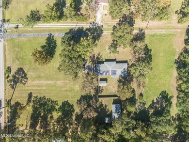 Down a private lane you will find this beautiful property - photo 3