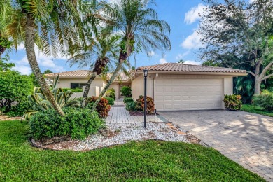 (private lake, pond, creek) Home For Sale in Boynton Beach Florida