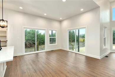 Dreaming of a high-quality lake home? Come see The Retreat - a - photo 13