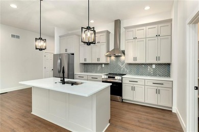 Dreaming of a high-quality lake home? Come see The Retreat - a - photo 18