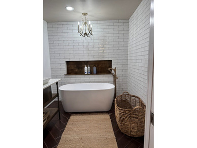 Welcome to this stunning 3-bedroom, 3-bath waterfront home - photo 18