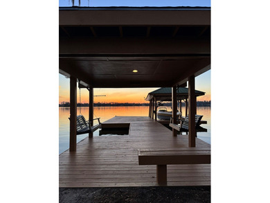 Welcome to this stunning 3-bedroom, 3-bath waterfront home - photo 28