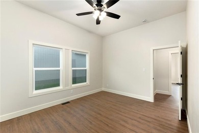 Dreaming of a high-quality lake home? Come see The Retreat - a - photo 32