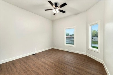 Dreaming of a high-quality lake home? Come see The Retreat - a - photo 34