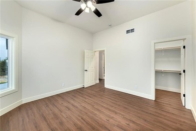 Dreaming of a high-quality lake home? Come see The Retreat - a - photo 35