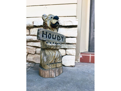 Walking distance to ASU! Santa Rita school zone! Come see this