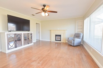 Walking distance to ASU! Santa Rita school zone! Come see this