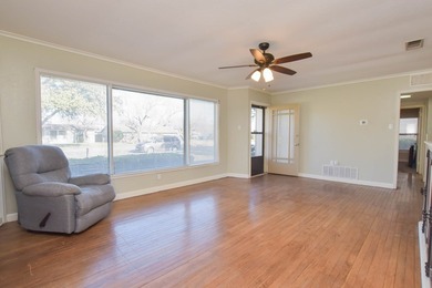 Walking distance to ASU! Santa Rita school zone! Come see this