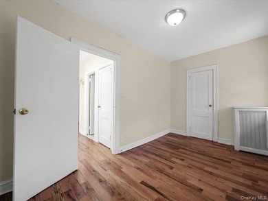Beautiful renovated semi-attached colonial on a quiet tree lined - photo 13