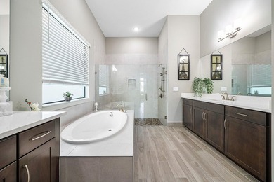Elegantly upgraded stunning lakefront home impresses from the - photo 20