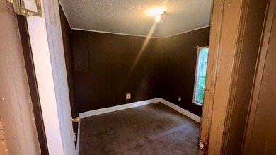 Spacious 4-bedroom, 2-bathroom mobile home nestled on a - photo 11