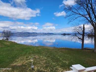 Wake up to panoramic views of the Great Sacandaga Lake and end - photo 2