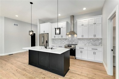 Dreaming of a high-quality lake home? Come see The Retreat - a - photo 13