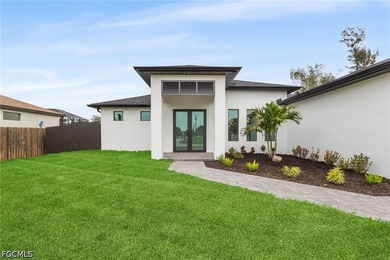 Stunning New Construction Pool Home! Experience modern luxury in - photo 4