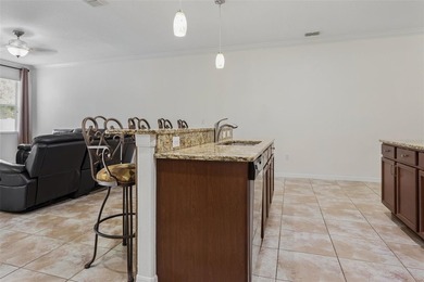Nicely maintained 3bd/2.5 bath Townhome with Loft in the gated - photo 5