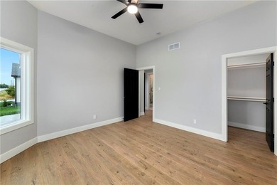 Dreaming of a high-quality lake home? Come see The Retreat - a - photo 33