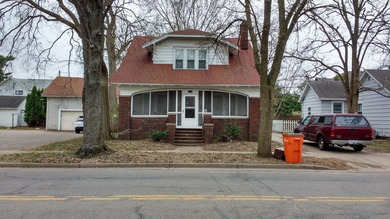 Four-bedroom house located close to campus with off-street - photo 1