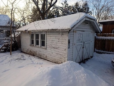 Four-bedroom house located close to campus with off-street - photo 3