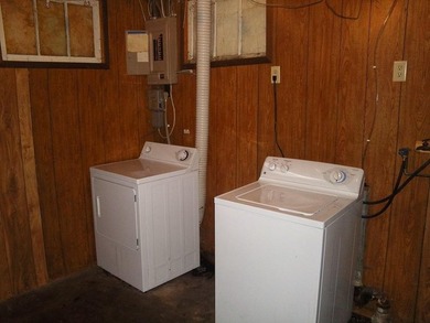 Four-bedroom house located close to campus with off-street - photo 5