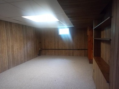 Four-bedroom house located close to campus with off-street - photo 8