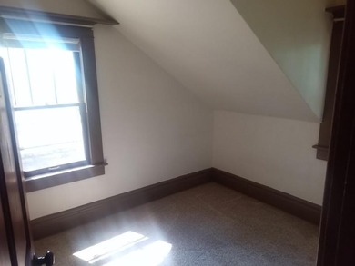 Four-bedroom house located close to campus with off-street - photo 9