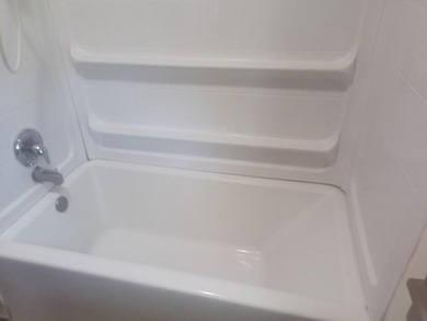 Four-bedroom house located close to campus with off-street - photo 10