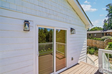 Tucked behind a storybook gravel path and cottage garden in one - photo 41