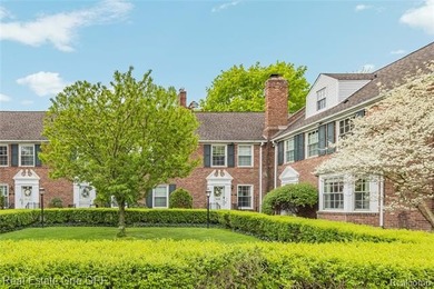 Beautiful Georgian-style townhouse condominium in a prime - photo 1