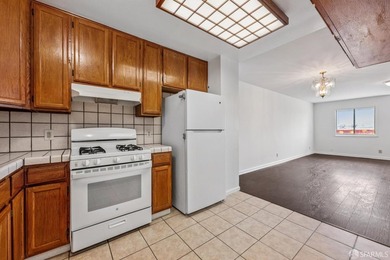 Built in 1992 and boasting generous sized 3br/2ba flats, this - photo 10