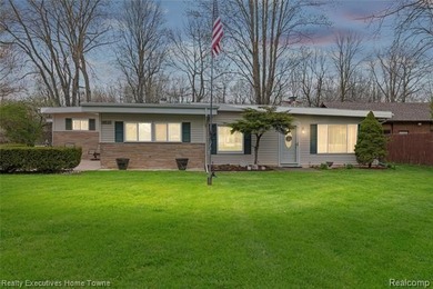 Great opportunity to live in Sheldon Beach Subdivision! Home - photo 1