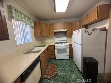 Don't miss out on this spacious 1 bedroom, 1 bath Condo Located - photo 4
