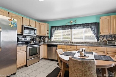 Great opportunity to live in Sheldon Beach Subdivision! Home - photo 5