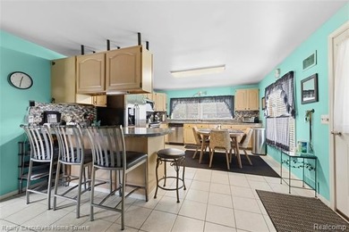 Great opportunity to live in Sheldon Beach Subdivision! Home - photo 6