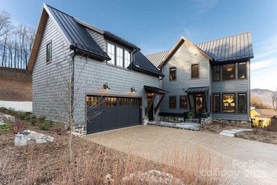 Effortless Mountain Living Set within the private gates of - photo 1