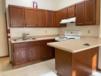 Investor alert! 6 plex all 2 bedroom units with plenty of off - photo 11