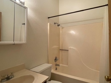 Investor alert! 6 plex all 2 bedroom units with plenty of off - photo 12