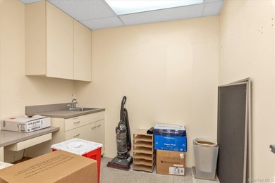Discover an exceptional opportunity to acquire a 1,600 square - photo 12