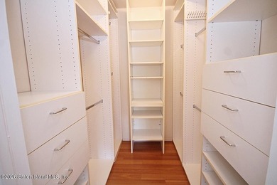Welcome to this move-in-ready 3-bedroom, 3 bath end unit condo - photo 12