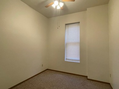 Investor alert! 6 plex all 2 bedroom units with plenty of off - photo 13