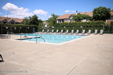 Welcome to this move-in-ready 3-bedroom, 3 bath end unit condo - photo 21