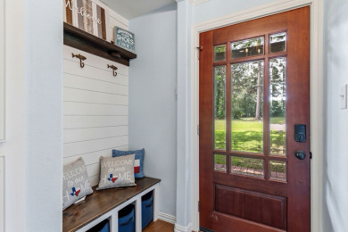 Cute cottage in a PRIME location, right by the Island! - photo 4