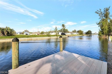 Welcome to paradise! Waterfront pool home with 4 bedrooms and 2 - photo 3