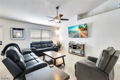 Welcome to paradise! Waterfront pool home with 4 bedrooms and 2 - photo 4