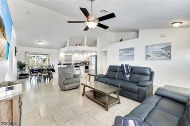 Welcome to paradise! Waterfront pool home with 4 bedrooms and 2 - photo 6