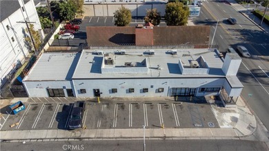 An exceptional and versatile commercial property that presents - photo 4