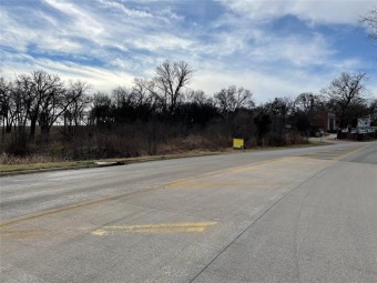 Location is everything.   Nice large lot on a quiet cul du sac - Lake Lot Sale Pending in Fort Worth, Texas