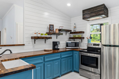 Cute cottage in a PRIME location, right by the Island! - photo 9