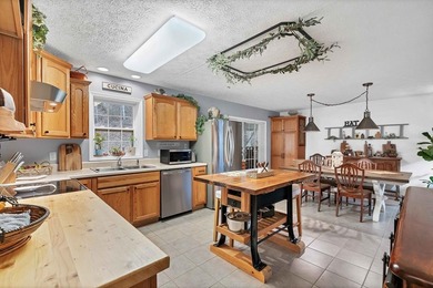 Peaceful mountain living with space for projects! This charming